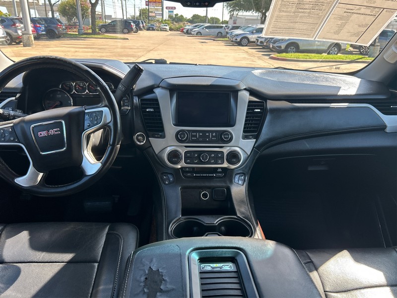 GMC Yukon Vehicle Full-screen Gallery Image 12