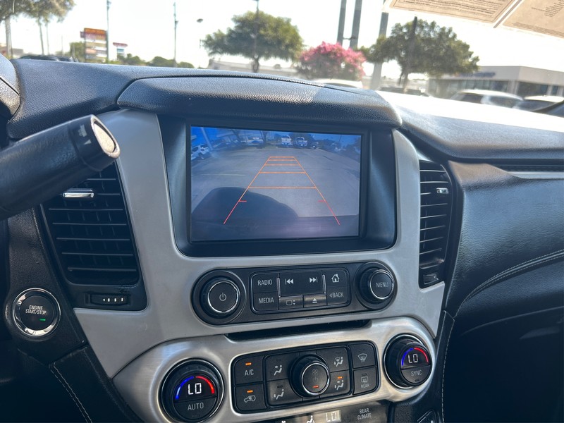 GMC Yukon Vehicle Full-screen Gallery Image 17