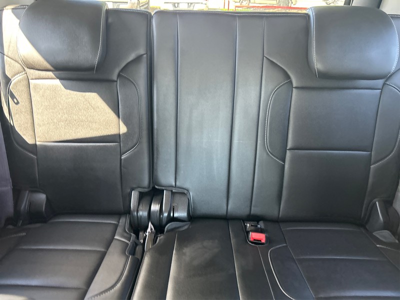 GMC Yukon Vehicle Full-screen Gallery Image 18