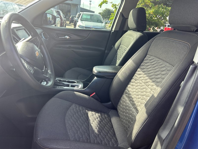 Chevrolet Equinox Vehicle Full-screen Gallery Image 09