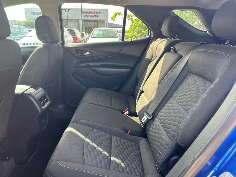 Chevrolet Equinox Vehicle Full-screen Gallery Image 10