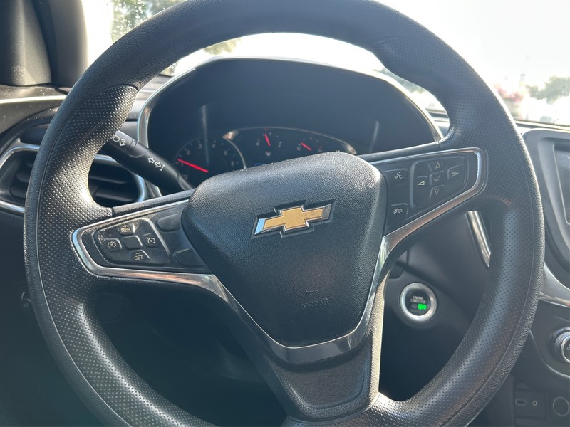 Chevrolet Equinox Vehicle Full-screen Gallery Image 14