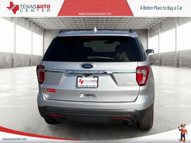 Ford Explorer Vehicle Full-screen Gallery Image 06