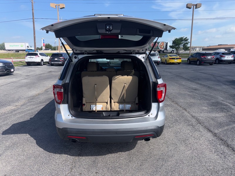 Ford Explorer Vehicle Full-screen Gallery Image 11