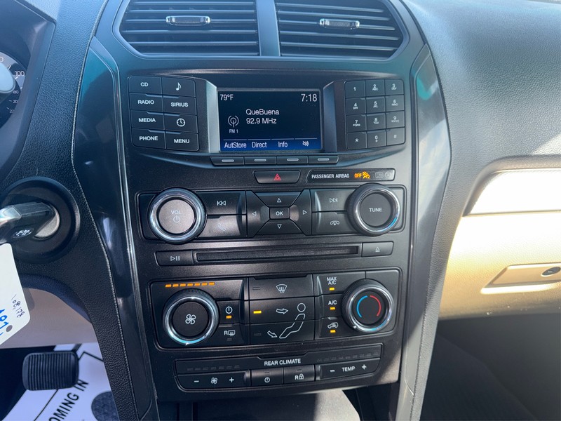 Ford Explorer Vehicle Full-screen Gallery Image 12
