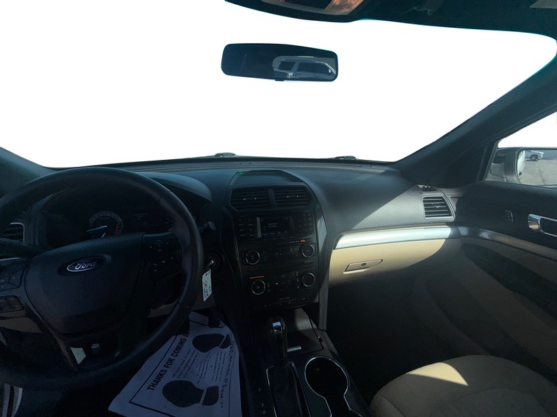 Ford Explorer Vehicle Full-screen Gallery Image 15