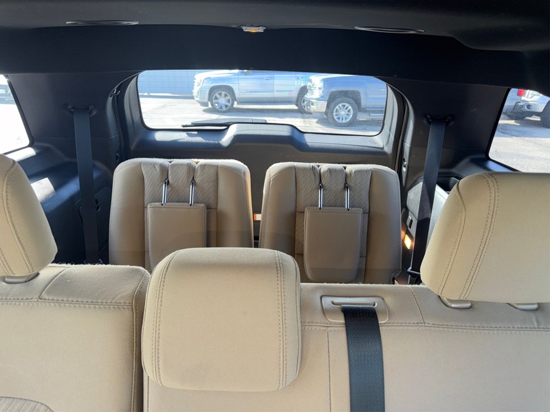 Ford Explorer Vehicle Full-screen Gallery Image 17