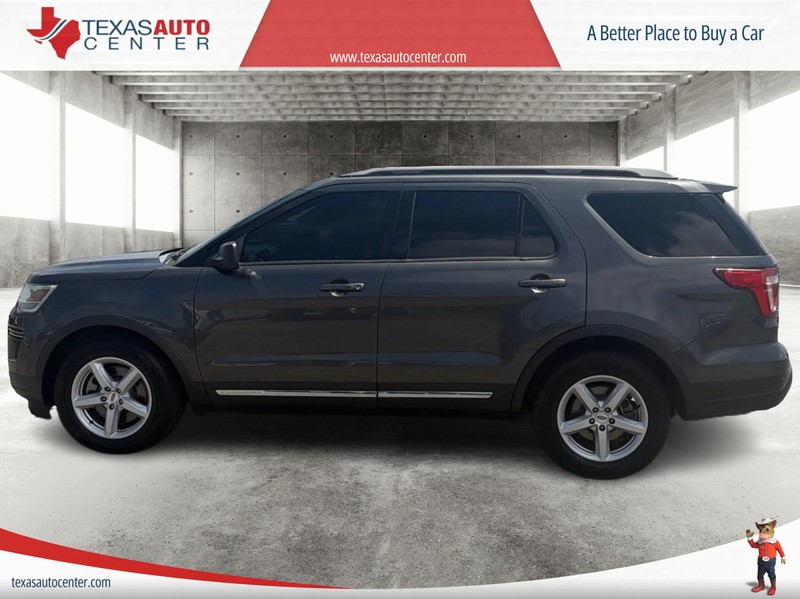 Ford Explorer Vehicle Full-screen Gallery Image 05
