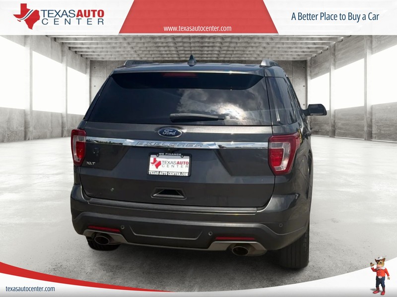 Ford Explorer Vehicle Full-screen Gallery Image 06