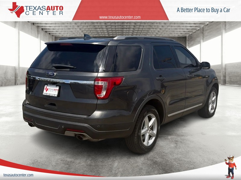 Ford Explorer Vehicle Full-screen Gallery Image 07