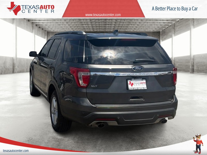 Ford Explorer Vehicle Full-screen Gallery Image 08