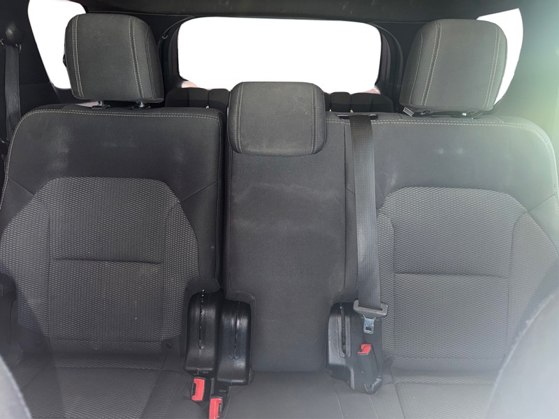 Ford Explorer Vehicle Full-screen Gallery Image 13