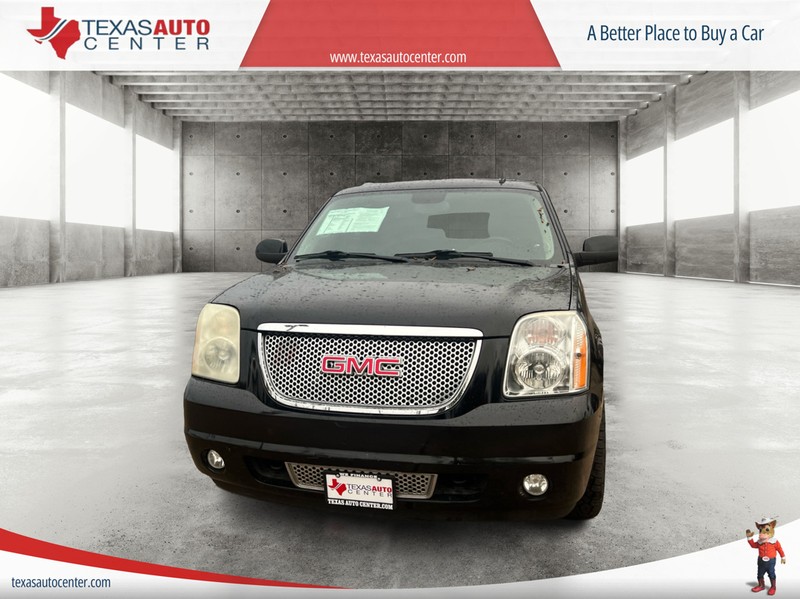 GMC Yukon XL Vehicle Full-screen Gallery Image 3