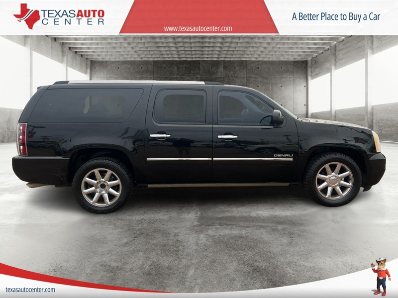 GMC Yukon XL Vehicle Full-screen Gallery Image 4
