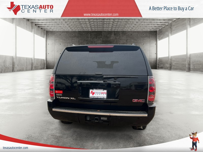 GMC Yukon XL Vehicle Full-screen Gallery Image 5