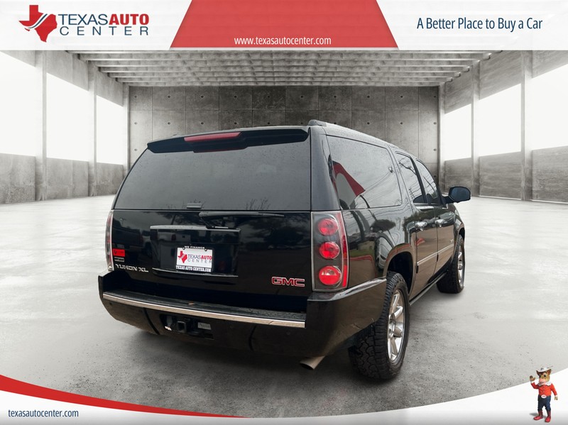 GMC Yukon XL Vehicle Full-screen Gallery Image 6