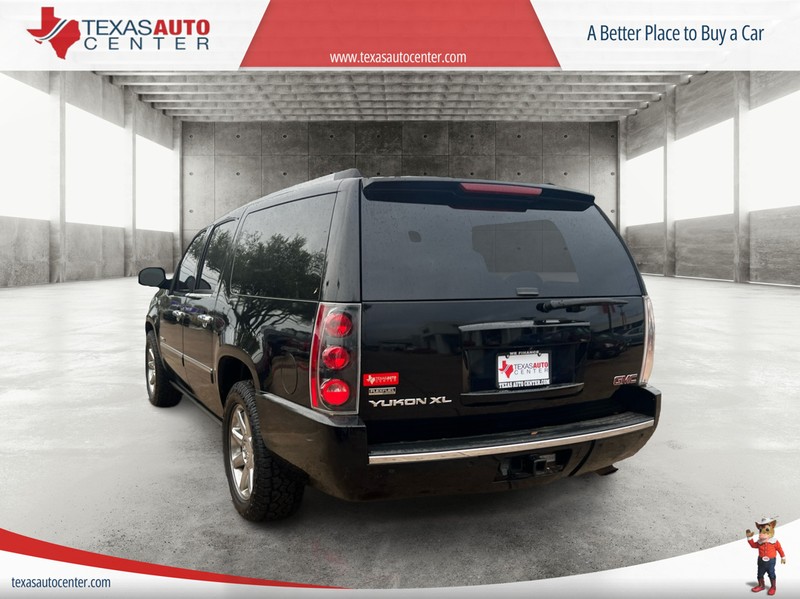 GMC Yukon XL Vehicle Full-screen Gallery Image 7