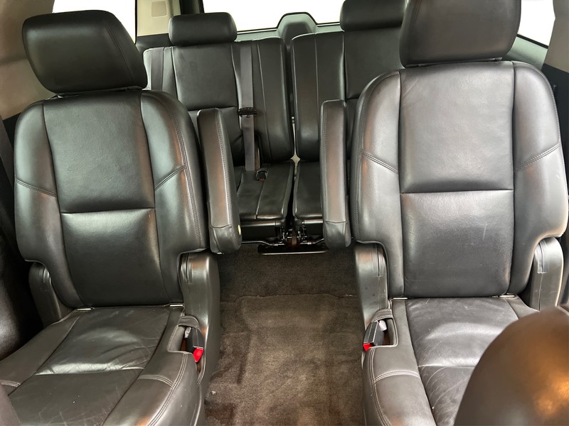 GMC Yukon XL Vehicle Full-screen Gallery Image 12
