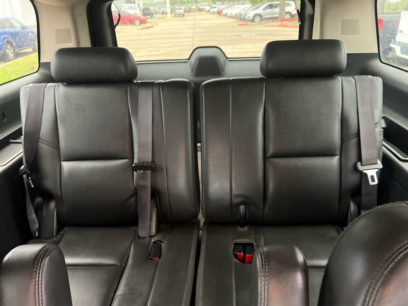 GMC Yukon XL Vehicle Full-screen Gallery Image 17