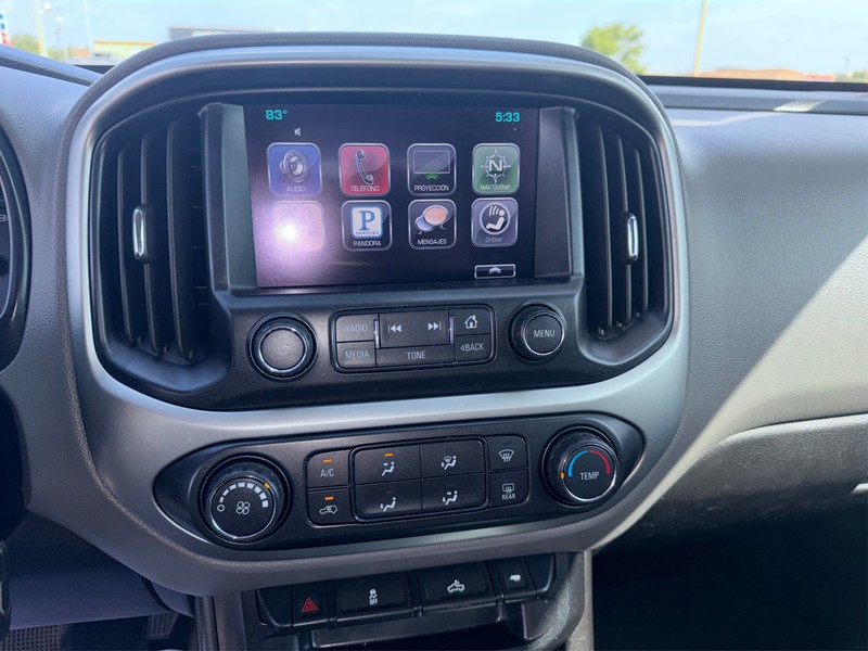 Chevrolet Colorado Vehicle Full-screen Gallery Image 12