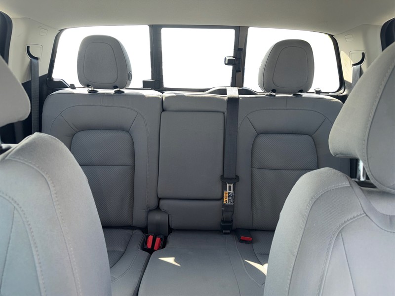 Chevrolet Colorado Vehicle Full-screen Gallery Image 13