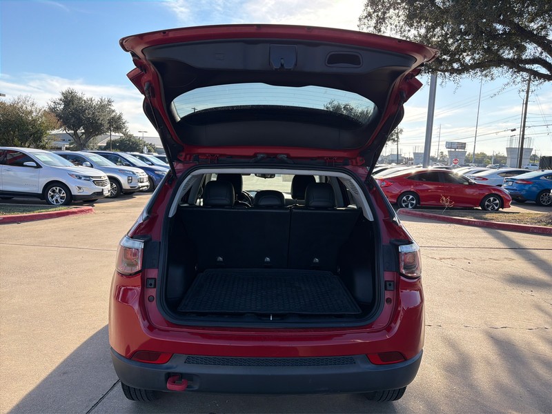 Jeep Compass Vehicle Full-screen Gallery Image 11