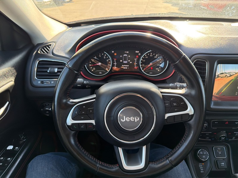 Jeep Compass Vehicle Full-screen Gallery Image 14