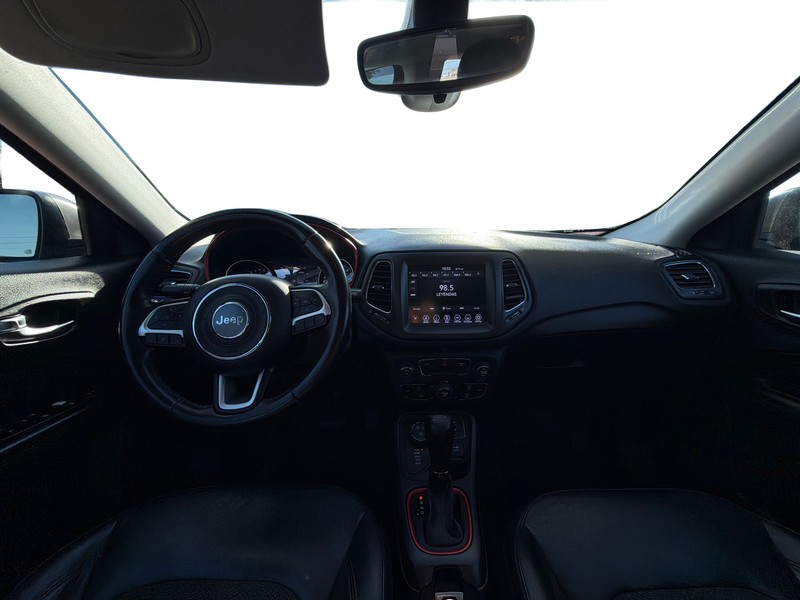 Jeep Compass Vehicle Full-screen Gallery Image 15