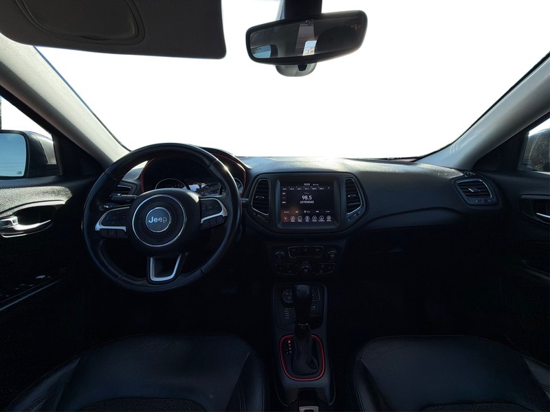 Jeep Compass Vehicle Full-screen Gallery Image 16