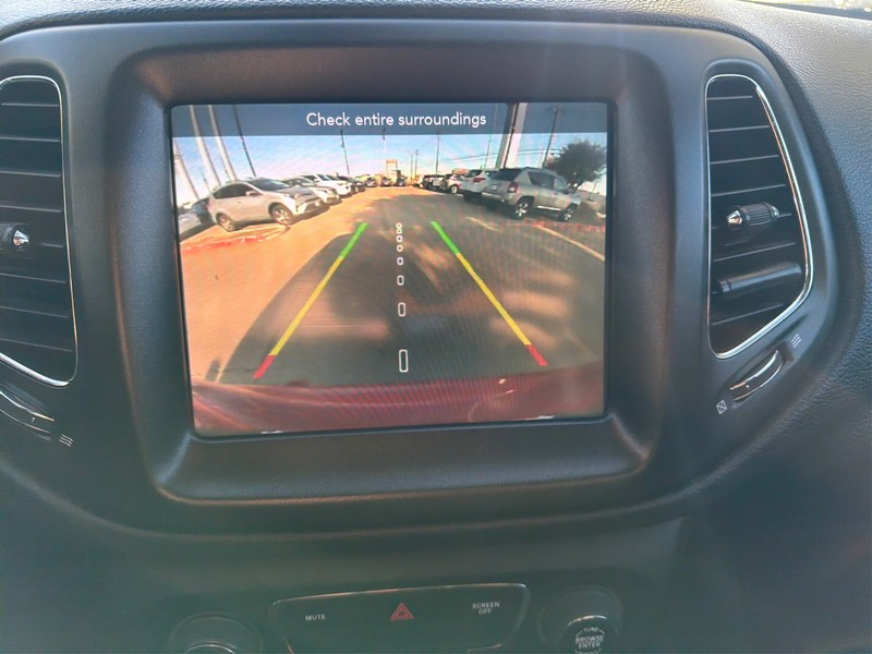 Jeep Compass Vehicle Full-screen Gallery Image 17