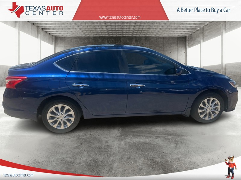 Nissan Sentra Vehicle Full-screen Gallery Image 4