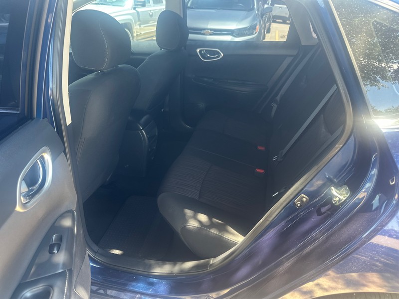 Nissan Sentra Vehicle Full-screen Gallery Image 9