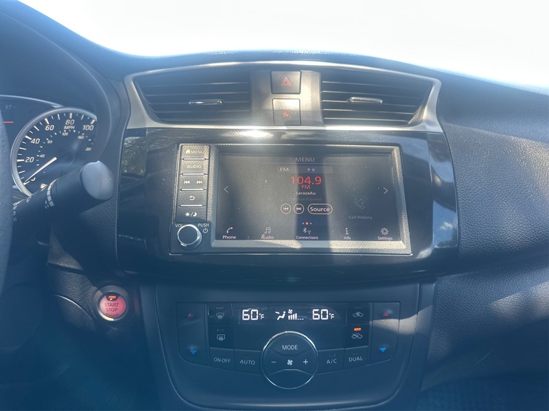 Nissan Sentra Vehicle Full-screen Gallery Image 11