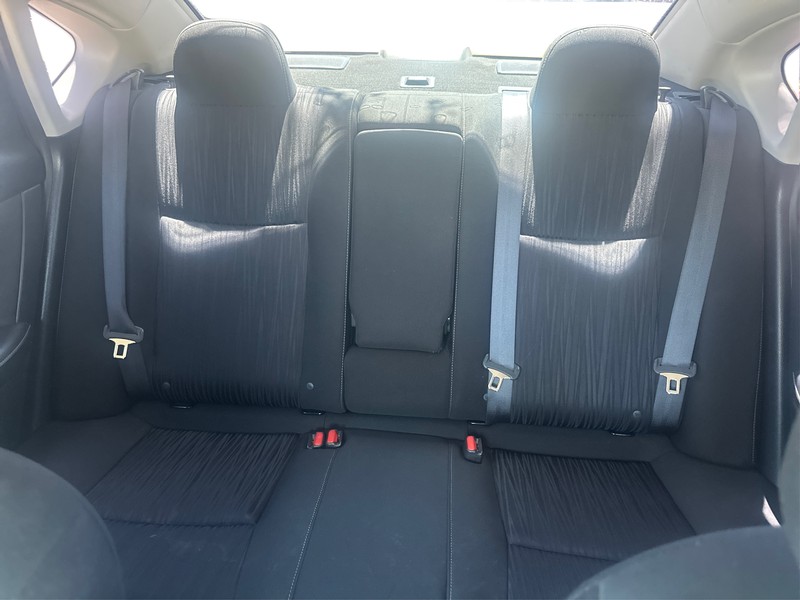 Nissan Sentra Vehicle Full-screen Gallery Image 12