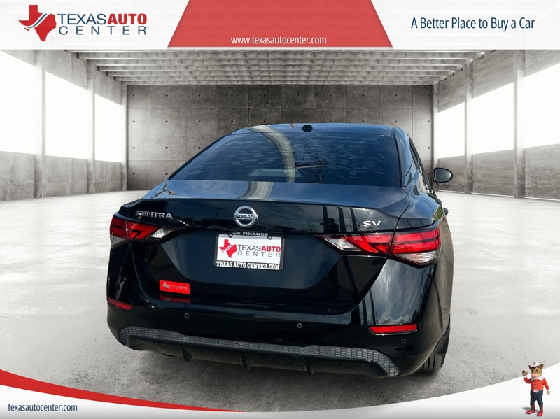 Nissan Sentra Vehicle Full-screen Gallery Image 5