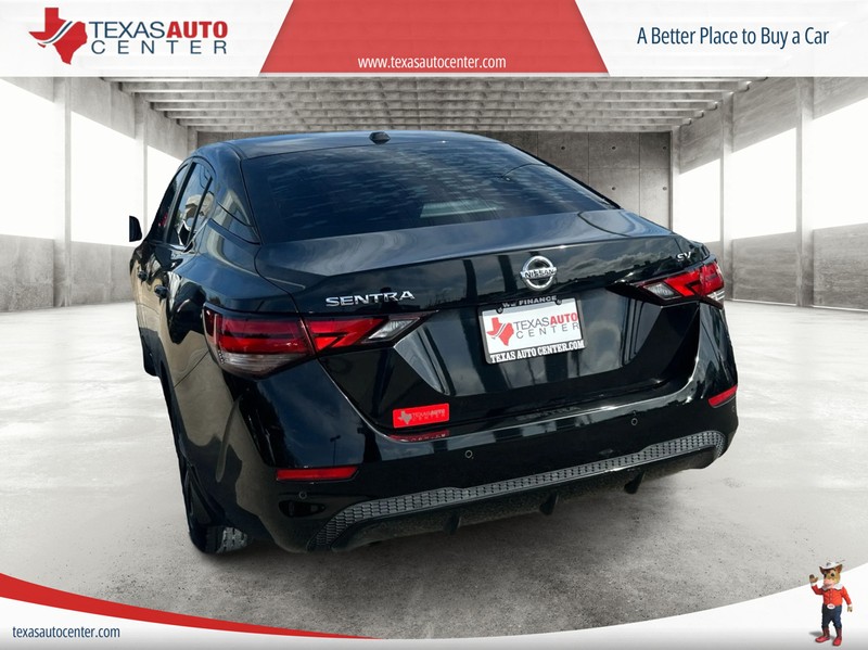 Nissan Sentra Vehicle Full-screen Gallery Image 7