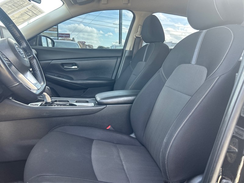 Nissan Sentra Vehicle Full-screen Gallery Image 8