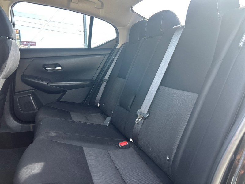 Nissan Sentra Vehicle Full-screen Gallery Image 9