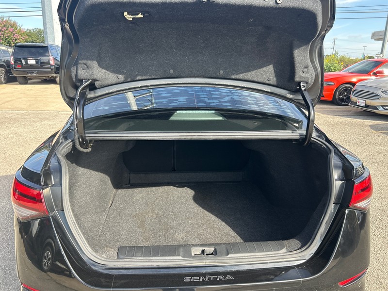 Nissan Sentra Vehicle Full-screen Gallery Image 10