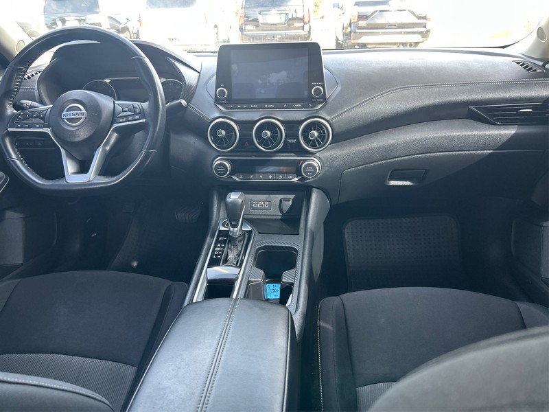 Nissan Sentra Vehicle Full-screen Gallery Image 11