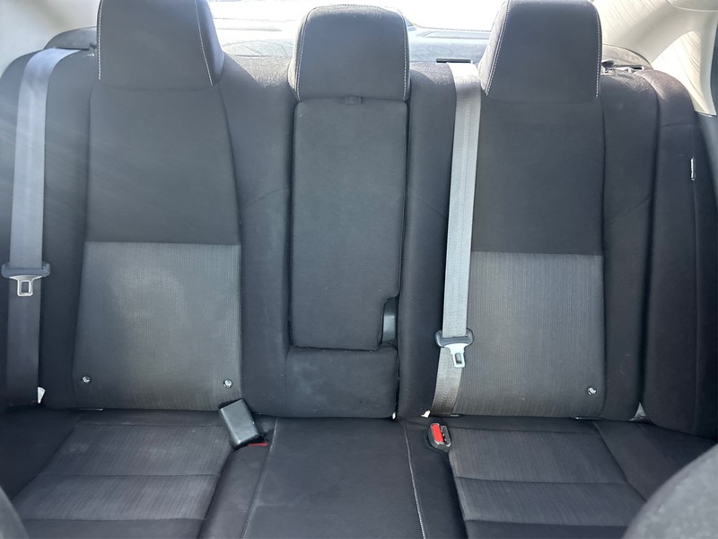 Nissan Sentra Vehicle Full-screen Gallery Image 12