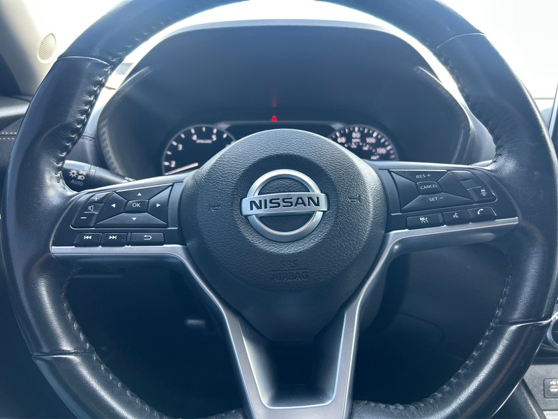 Nissan Sentra Vehicle Full-screen Gallery Image 13