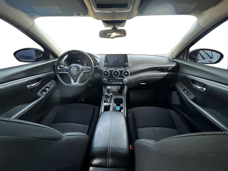 Nissan Sentra Vehicle Full-screen Gallery Image 14
