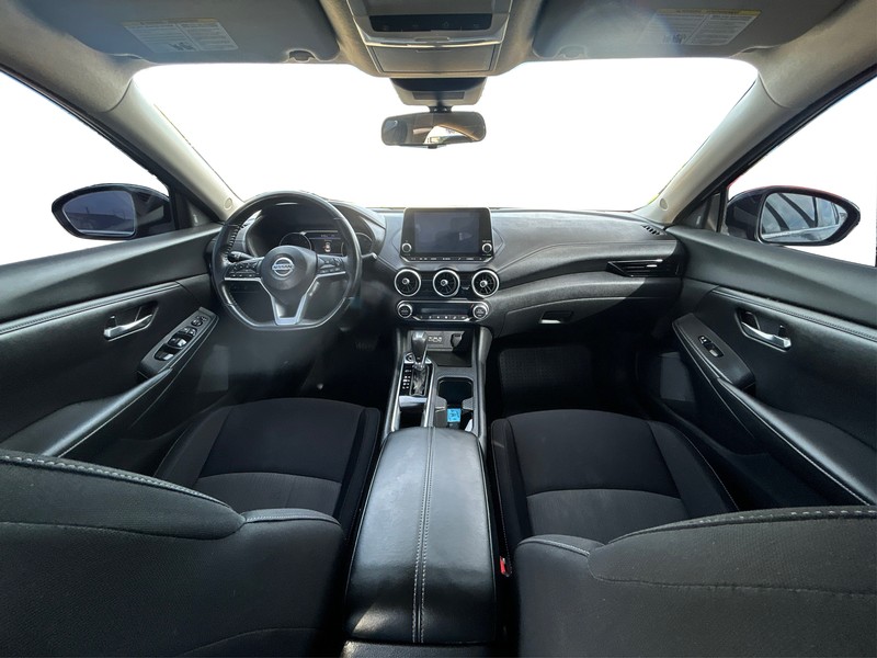 Nissan Sentra Vehicle Full-screen Gallery Image 15
