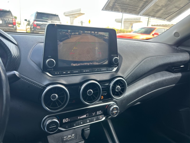 Nissan Sentra Vehicle Full-screen Gallery Image 16