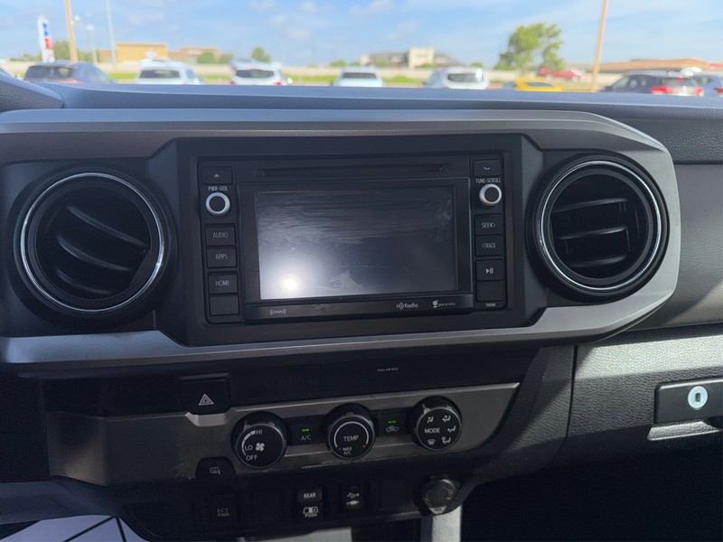 Toyota Tacoma 2WD Vehicle Full-screen Gallery Image 12