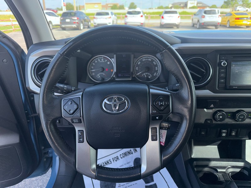 Toyota Tacoma 2WD Vehicle Full-screen Gallery Image 14