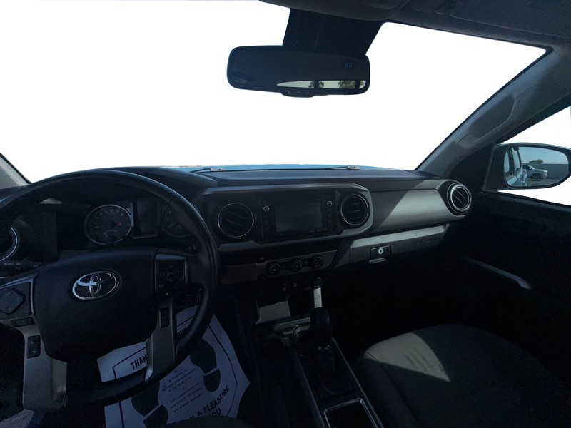 Toyota Tacoma 2WD Vehicle Full-screen Gallery Image 15