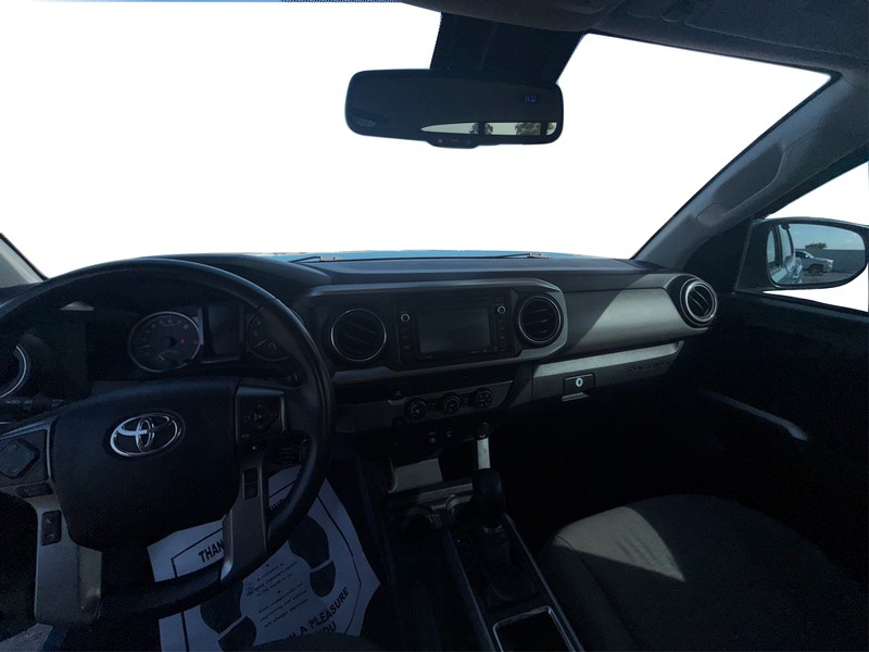 Toyota Tacoma 2WD Vehicle Full-screen Gallery Image 16