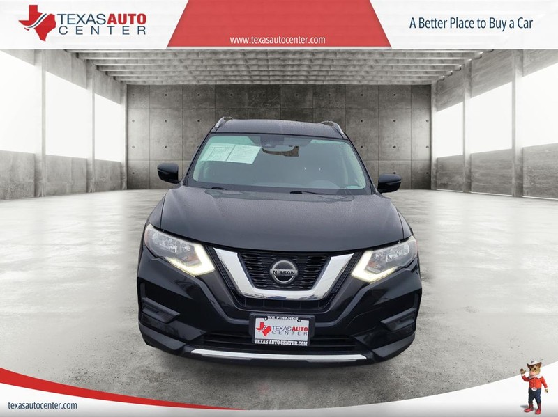 Nissan Rogue Vehicle Full-screen Gallery Image 3